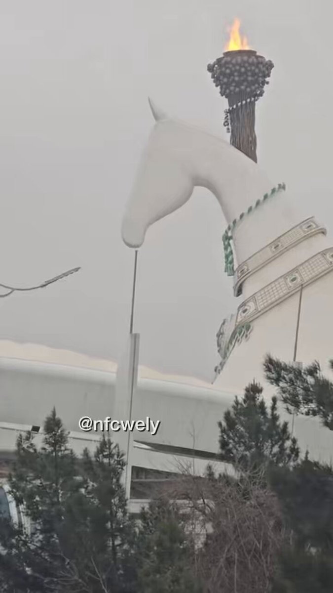 🚨🟡 - حاليا في عشق اباد قبل مباراة النصر و اركاداغ تم إشعال الشعلة فوق الملعب الأولمبي في دلالة رمزية لبداية الحدث المرتقب 🔥🔥