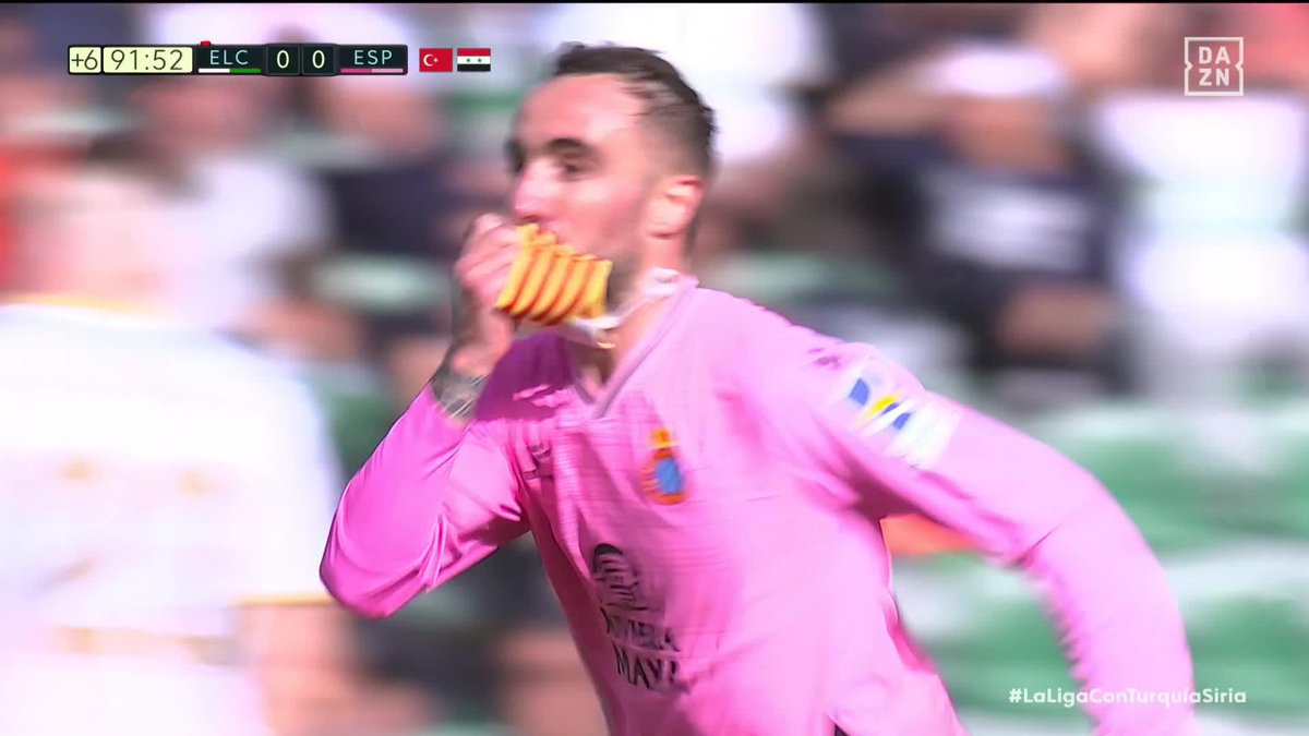 Jamás olvidaré lo que fue vivir ese golazo en directo junto a los pericos desplazados. Sensación indescriptible, se me ponen los pelos como escarpias de recordarlo.