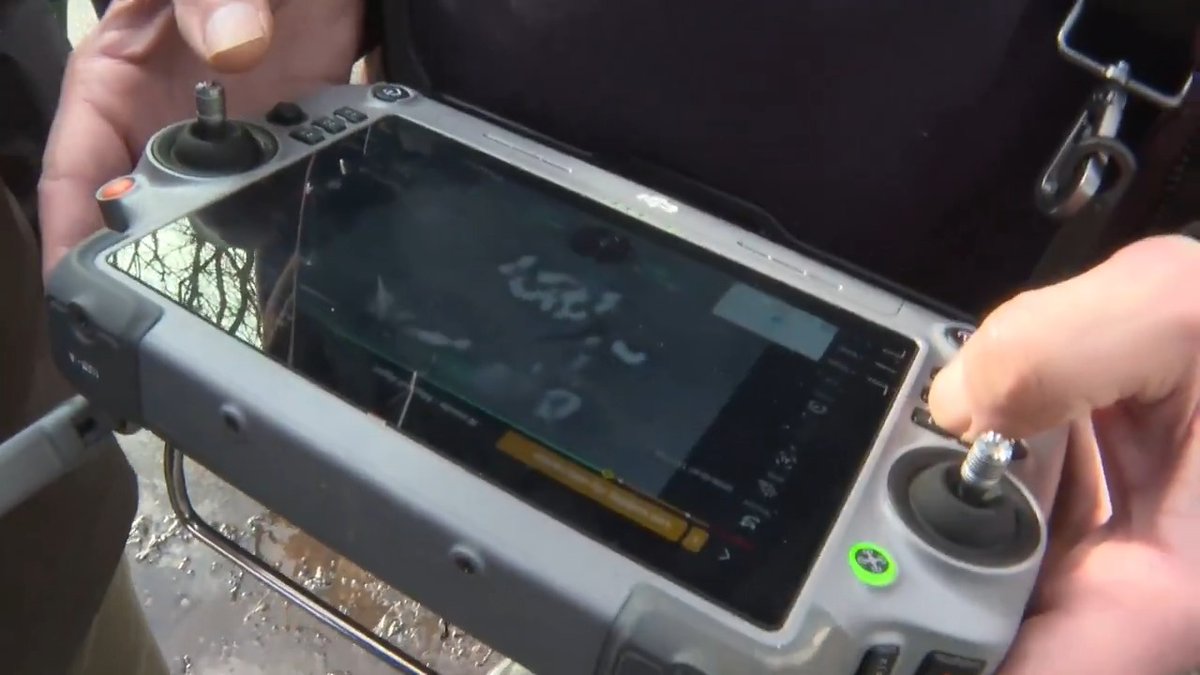 Using a thermal drone we’ve just spotted around 15 hounds all focused on one little area in a wood. We think the fox is hiding underground and the dogs are digging trying to get to it.. #operationsmokescreen Help to stop fox hunting: North Dorset Hunt Saboteurs Hunt Saboteurs Association