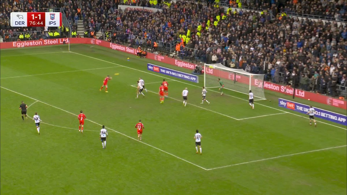 Leif Davis with a stunning header to restore Ipswich's lead! 🤩