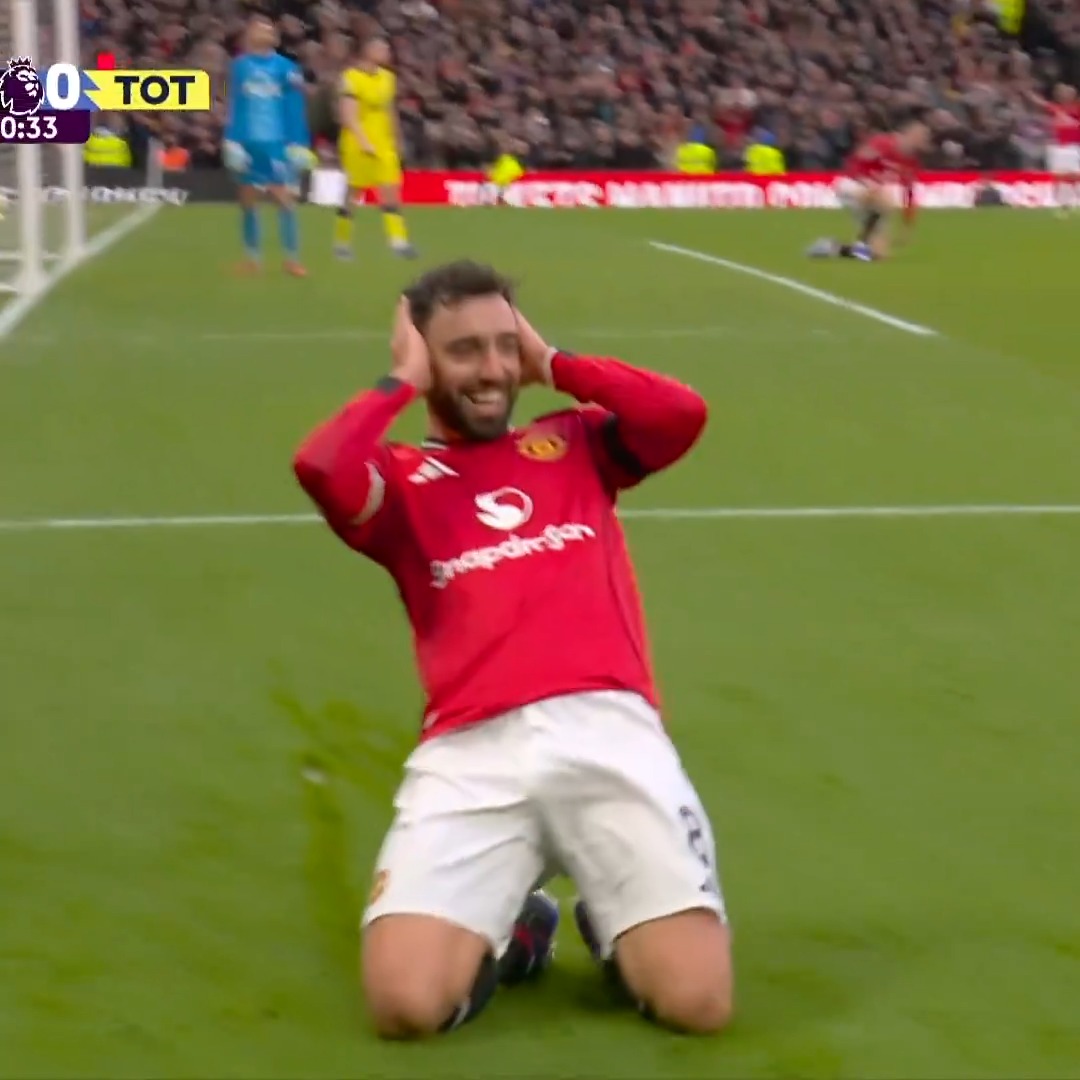 Man United take down ten-man Spurs 2-0 for their FOURTH STRAIGHT Premier League win. 🔥