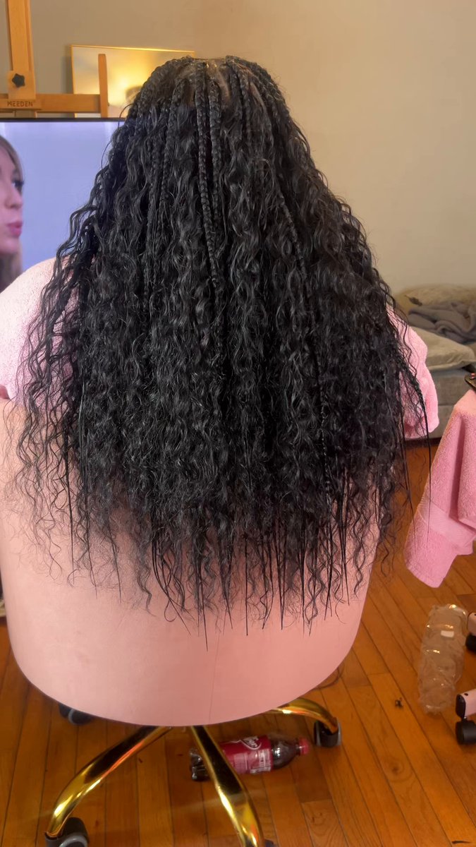 🚨💕VALENTINE’S DAY SPECIAL😍 $250 medium buttlength boho knotless (retail $295) $325 smedium buttlength boho knotless (retail $370) $400 small buttlength boho knotless (retail $445) Book now so you don’t have to go to STK in your slick back Founding Father Bun™️ 😘👉🏾 (I’m honoring the special all month)