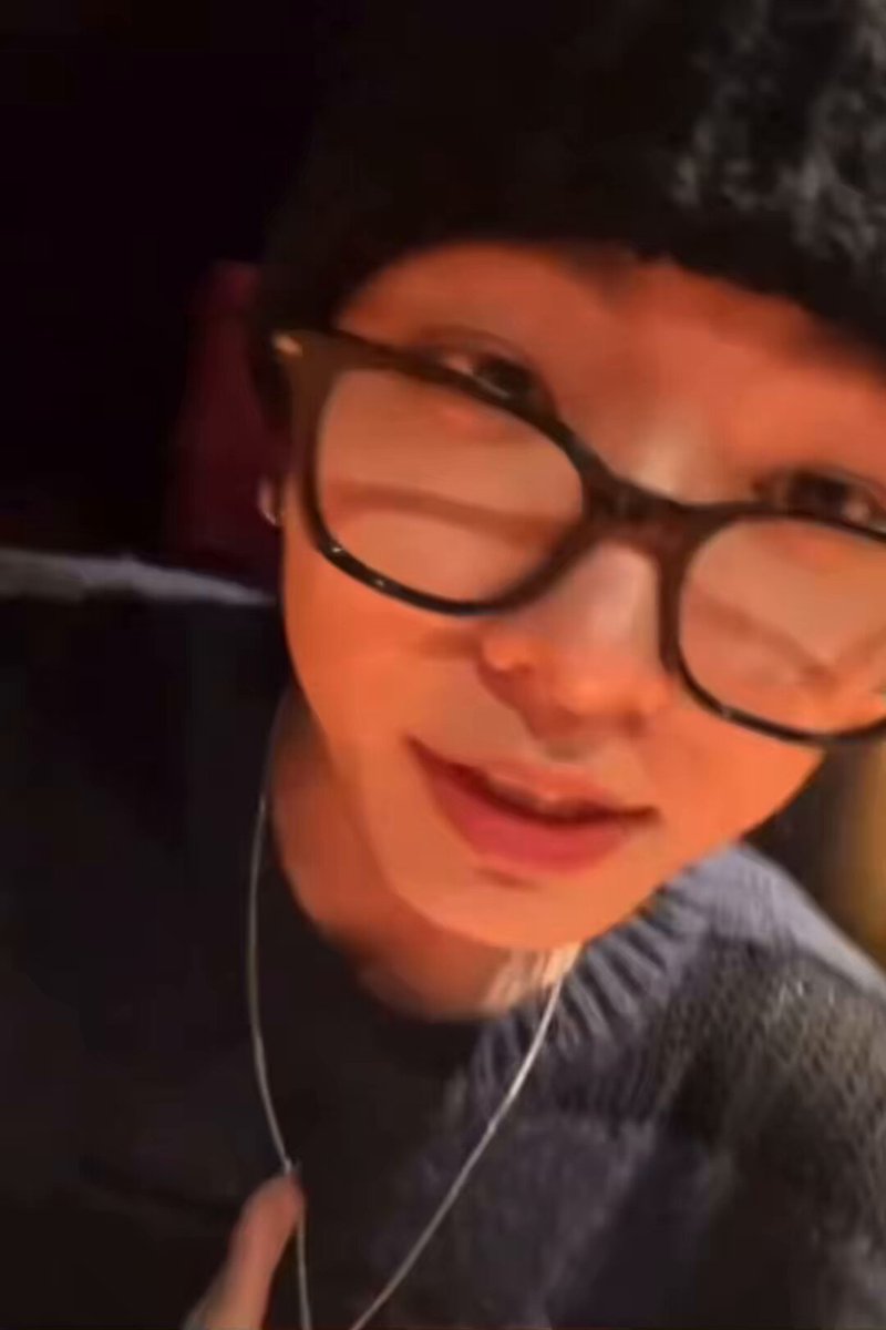 셀캠 구도로 니가 뭔데 불러주는거 앙나좋네 하