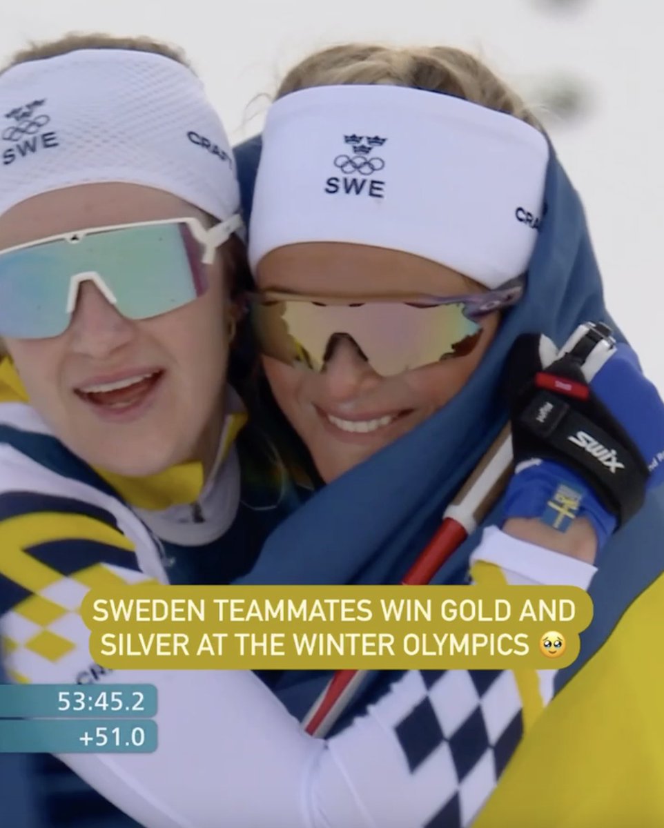 Frida Karlsson and Ebba Andersson share a moment after finishing first and second in the women’s 10km + 10km skiathlon. 💙💛