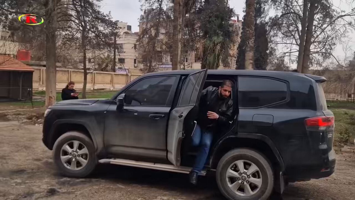 لحظة وصول العميد مروان العلي لتهنئة محافظ الحسكة