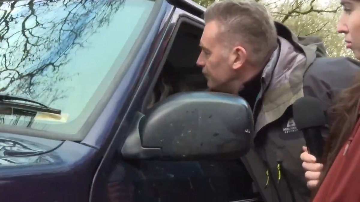 “I just want to go to the shop and it’s turned into a nightmare” Local reports of the chaos and distress the hunt that we are following in Dorset today cause. #OperationSmokescreen Megan McCubbin North Dorset Hunt Saboteurs Hunt Saboteurs Association