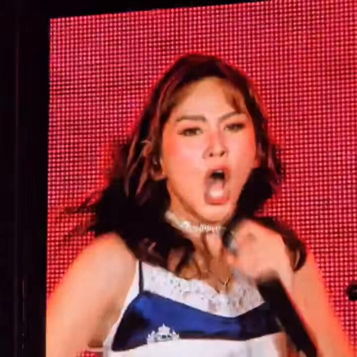 wait… did sarah just mutter ‘t4ngina’ after that rap line??? girl is SO done with the government 😭😭😭