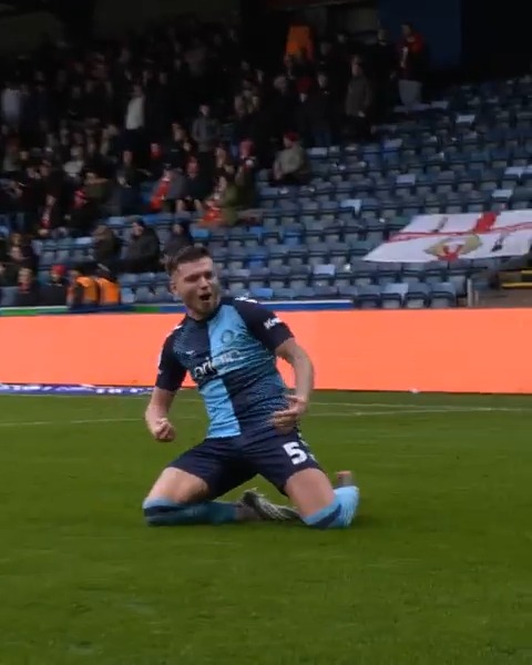 A slick corner routine got us underway, with Aaron Morley finishing it off! 🪄