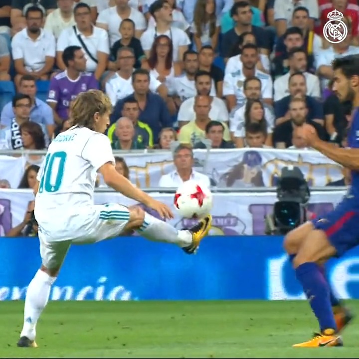 Que manera de controlar el balón y que manera de irse del rival😮‍💨