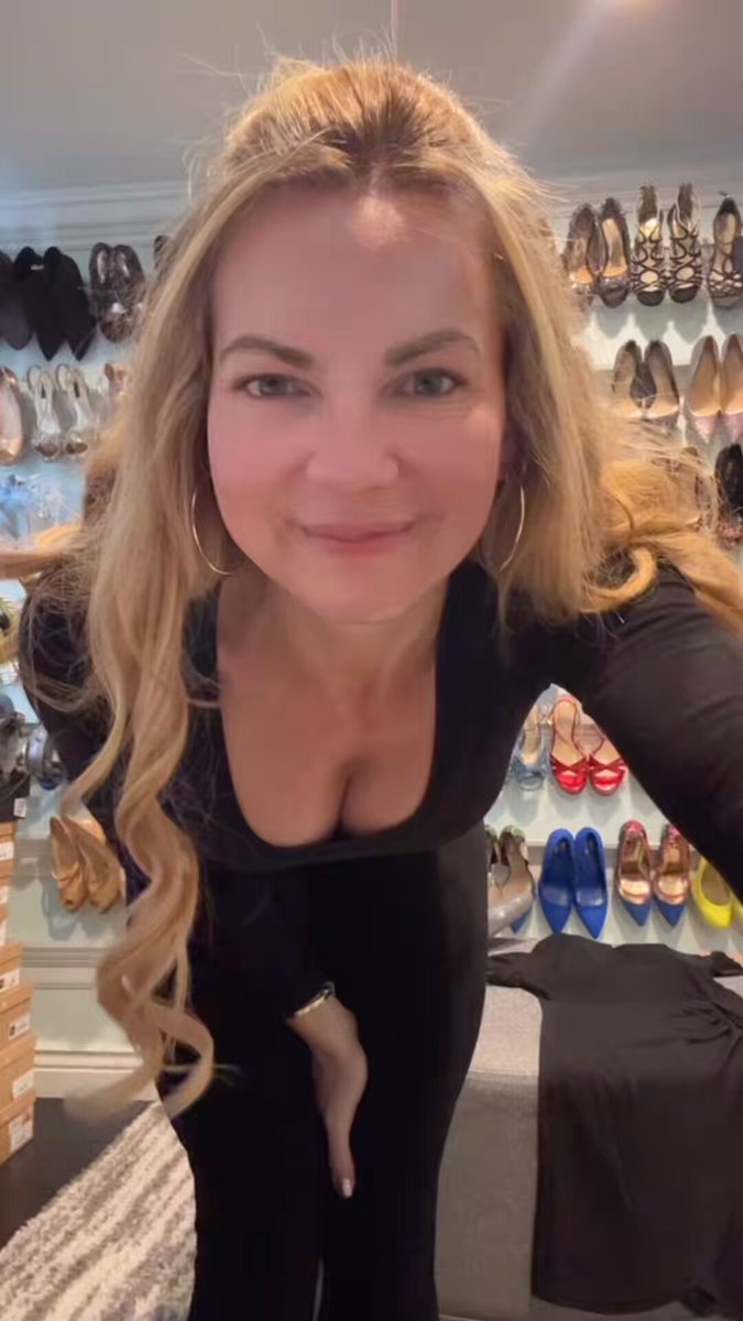 I’m back from Portugal 🇵🇹 and it’s still cool 😎 here in south Florida so let’s pick some boots 👢👢 to wear with my black dress 👗 for the news tonight!