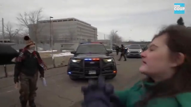 🚨Minneapolis Sheriffs aggressively push ICE protesters into a corner, using their police vehicles to threaten running them over to get them to move. LIVE NOW ⬇️