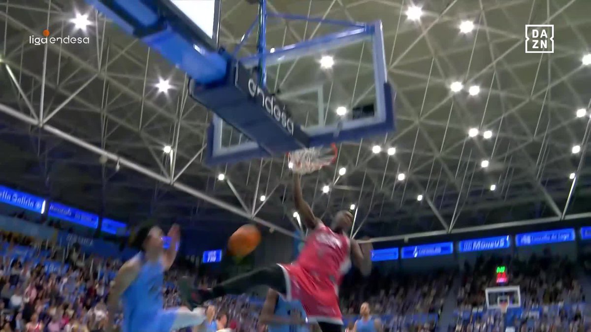 Por si no lo conocéis... Él es Devontae Cacok, juega en UCAM Murcia y es experto en reventar aros 😜 😤 Devontae Cacok 📺 DAZN España | #LigaEndesa