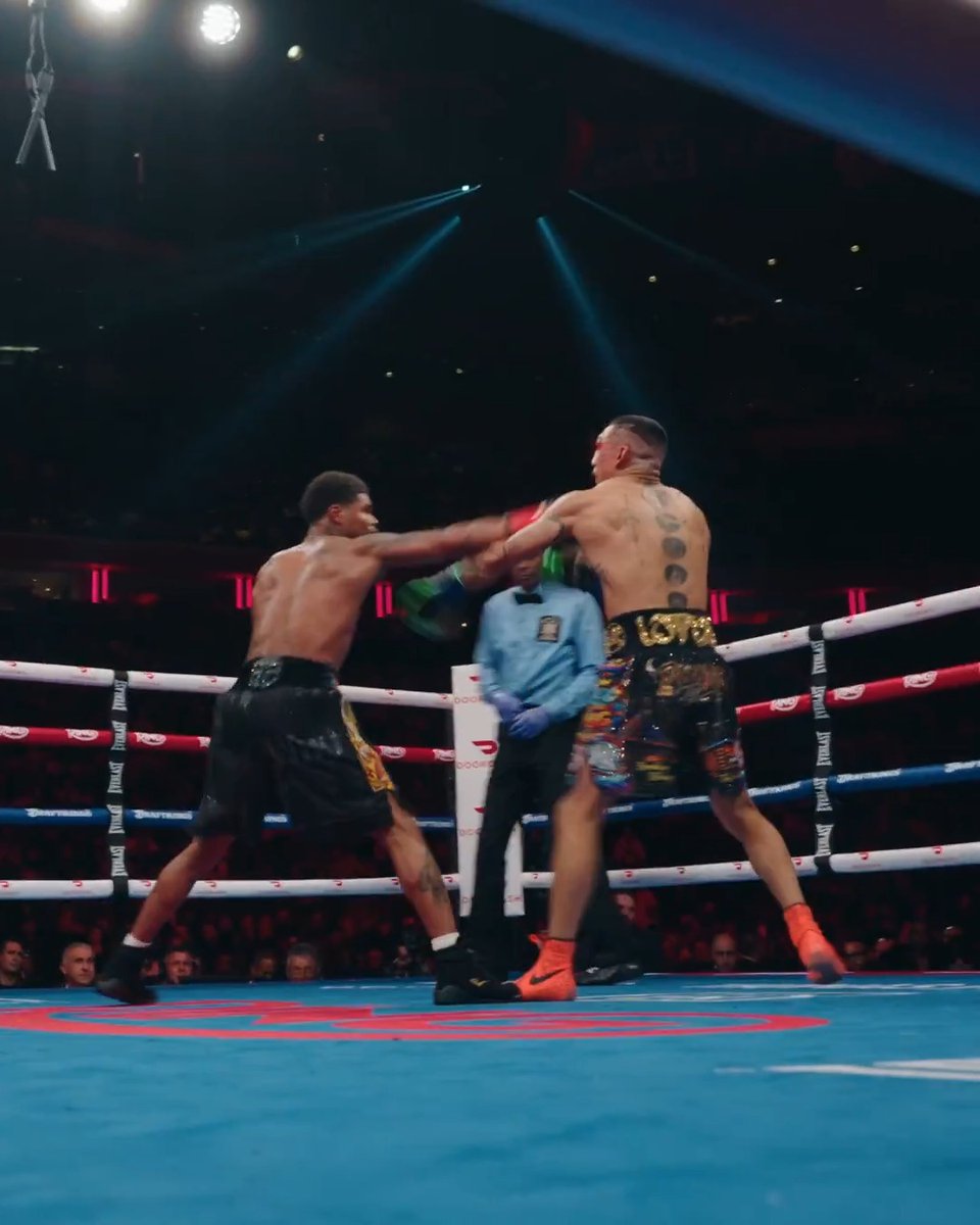Does Shakur Stevenson have the best jab in boxing right now? 🔑 #boxraw