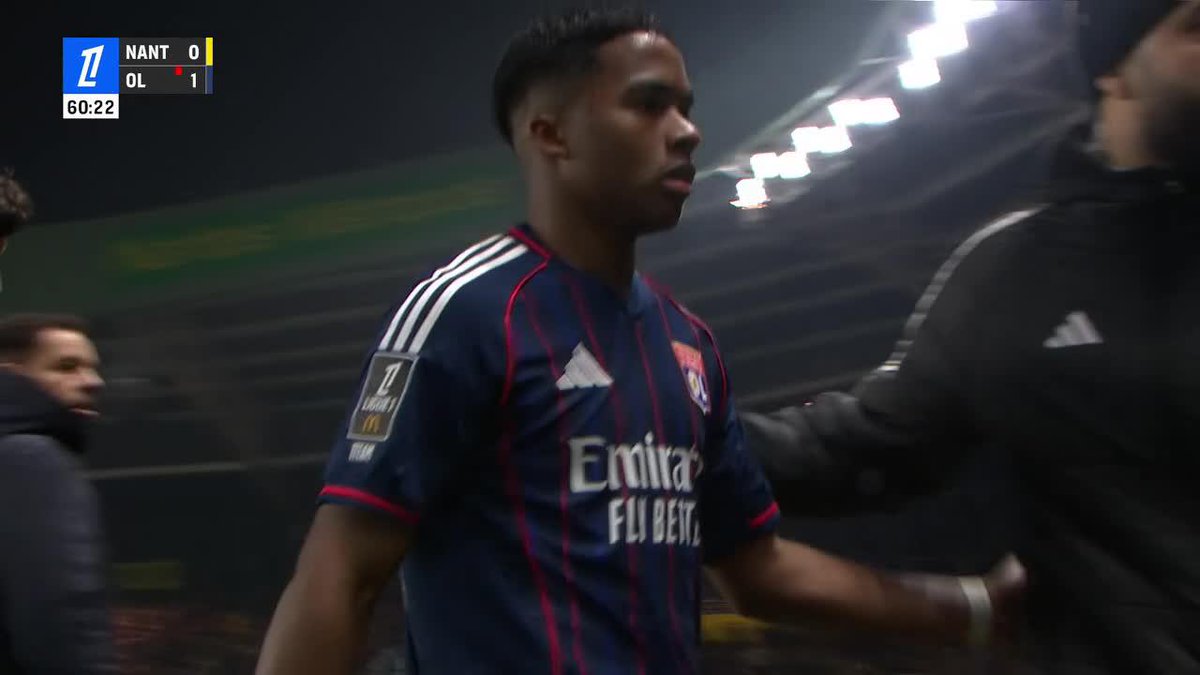 Por esta falta, Endrick fue expulsado por roja directa en el Lyon. 🔥 ¿Opiniones? ⁉️🇧🇷