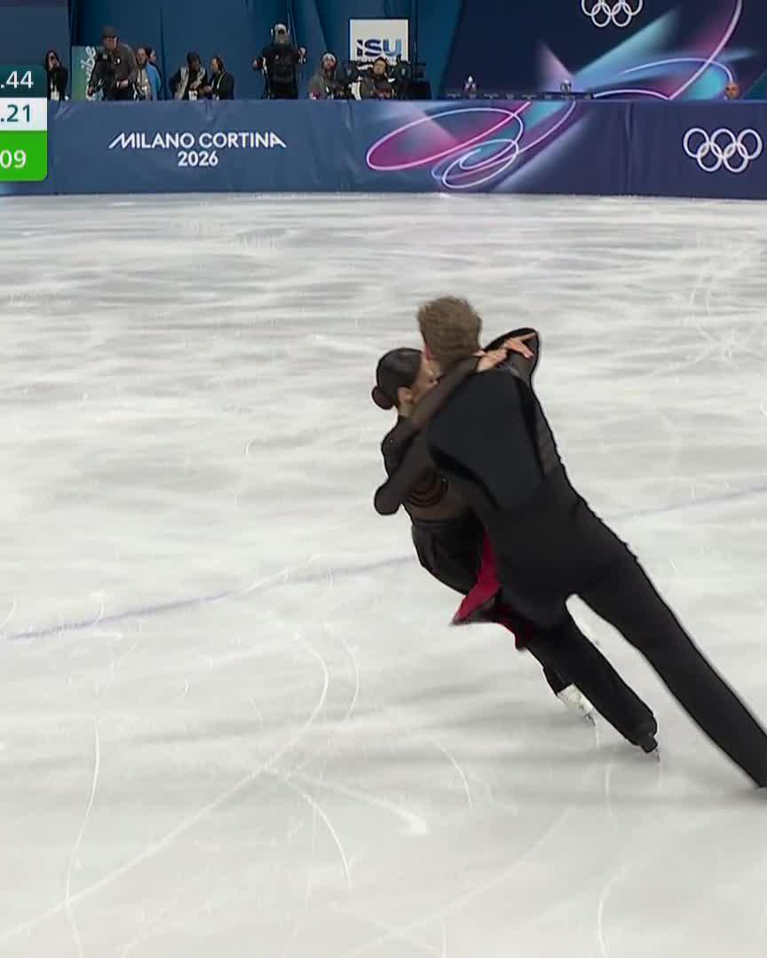 "JUST SENSATIONAL!" 🤩 A TERRIFIC performance by Madison Chock and Evan Bates to take first in the Team Event Free Dance. #WinterOlympics