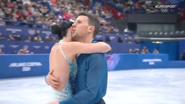 TUTTO IL FORUM IN PIEDI PER GUIGNARD-FABBRI Performance emozionante della coppia italiana che, sulle note di Diamanti di Giorgia, strappano gli applausi a tutto il pubblico realizzando il secondo miglior punteggio nella free dance