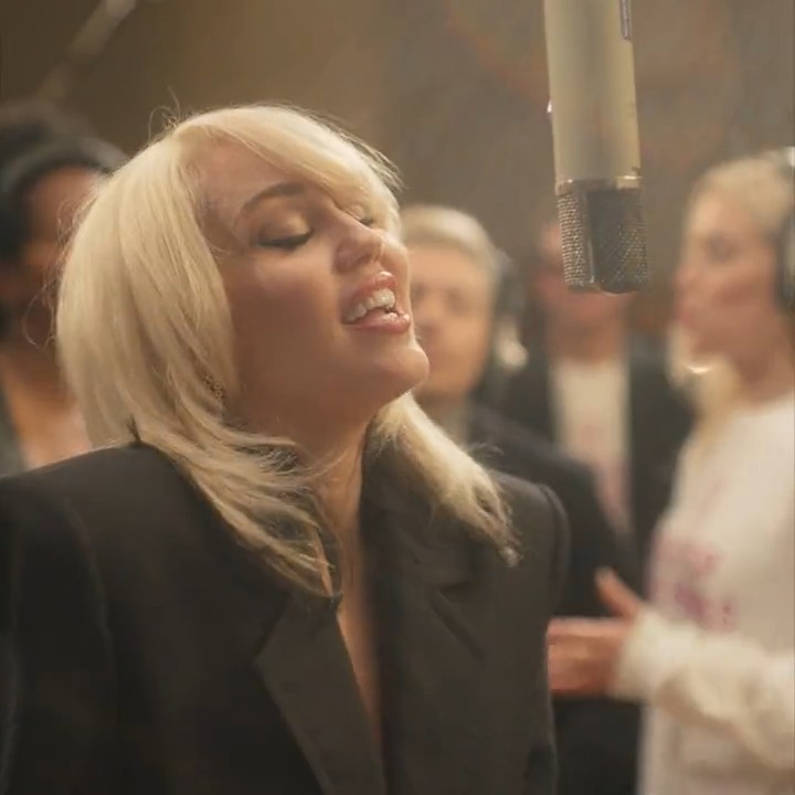 miley’s t-mobile commercial lives in my mind rent free 😭