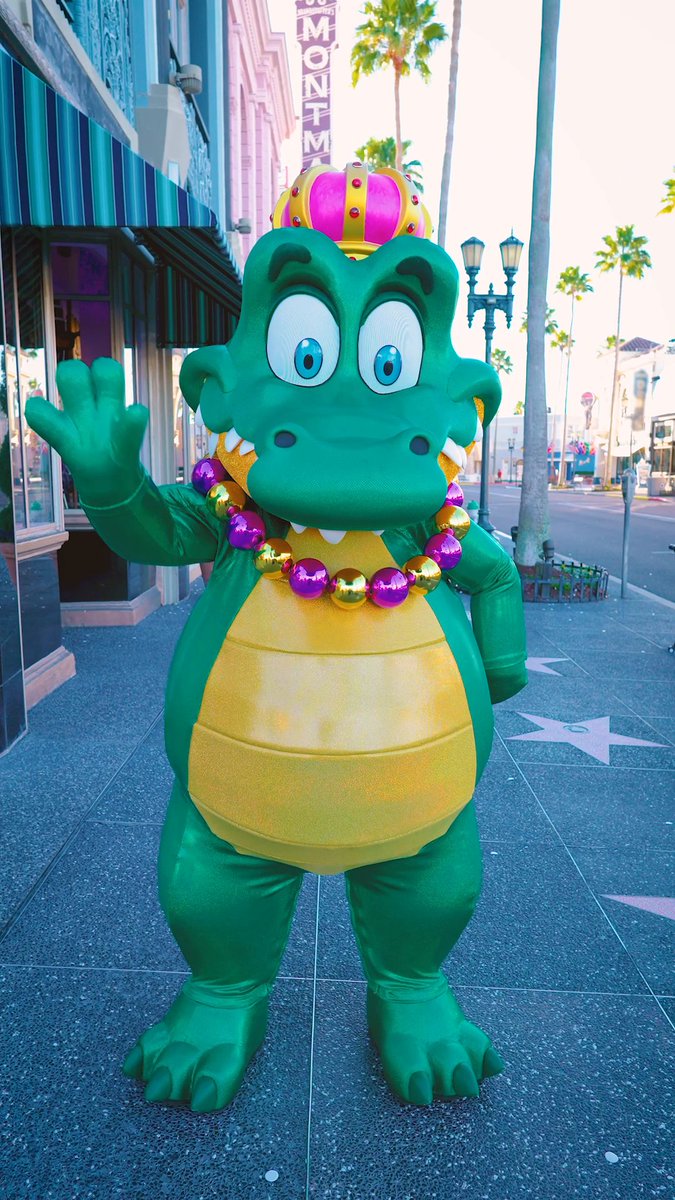 Move over King Gator, Prince Gator has made his way to Universal Mardi Gras! Raise your hand if you're ready to let the good times roll this season ✋ Character appearance subject to change.