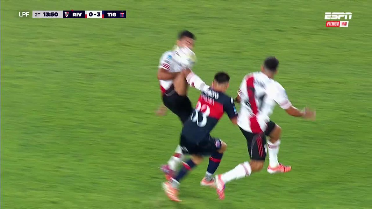 POR QUÉ LO ECHARON NADIE LO SABE. UN PAPELÓN.
