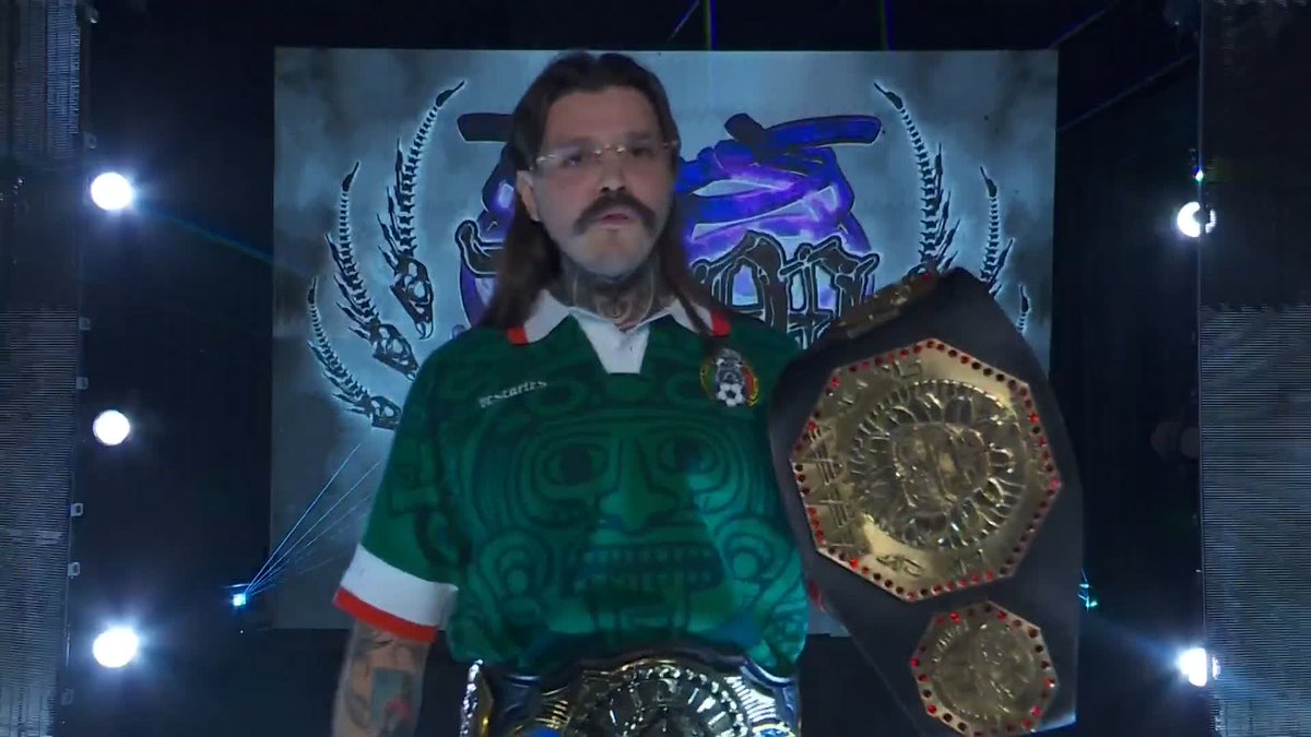 El look 😮‍💨 La reacción de la gente 🔥 El Rey de los Luchadores, Dominik Mysterio, llegó a Querétaro #AAAenFOX