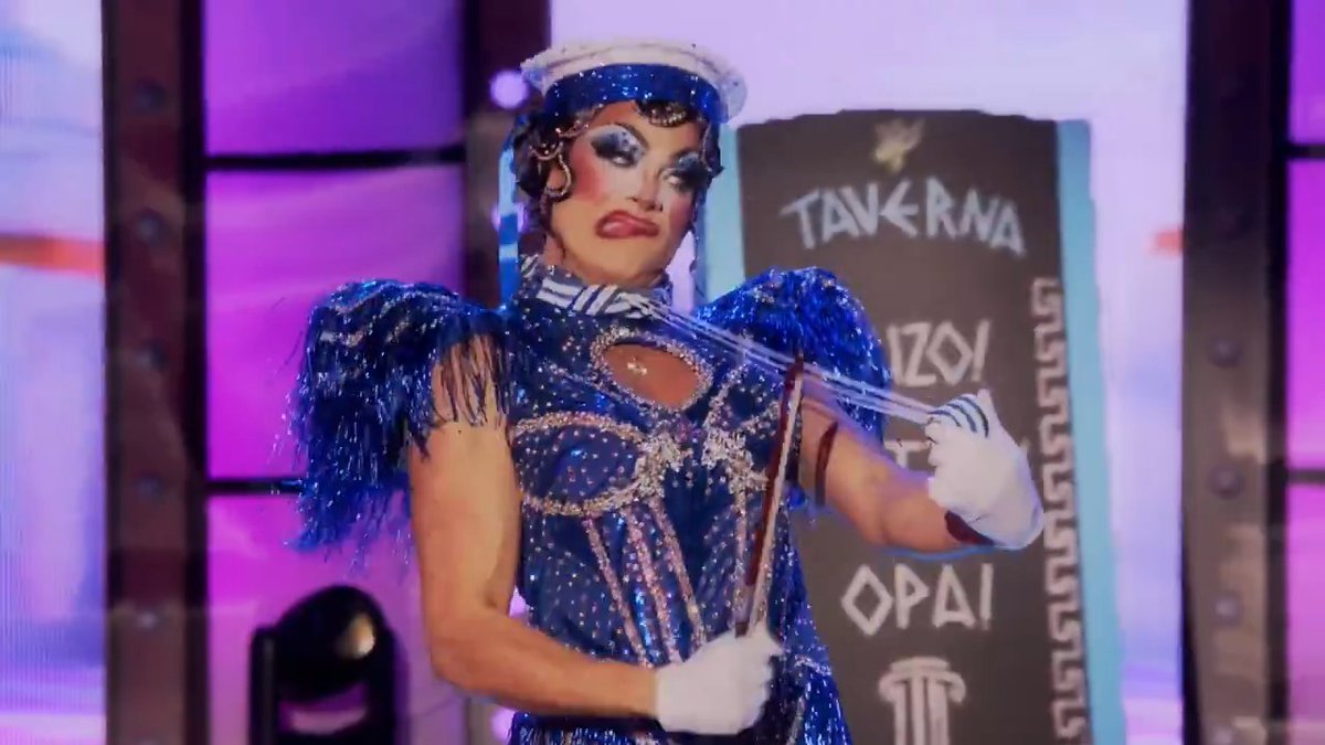 Perdão mais ficar andando pra lá e pra cá e no final quebrar um prato? não é show de talentos pra mim, me pergunto se elas realmente assistiram um programa #DragRace