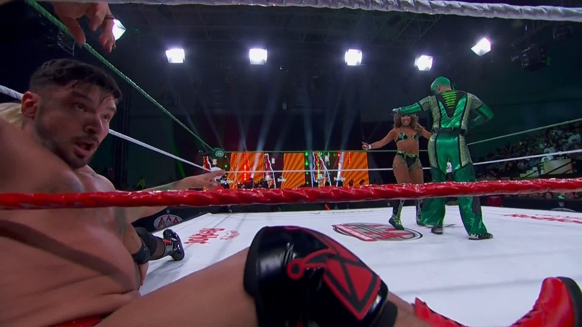 Nos la estamos pasando muy raro con esta lucha 😅 #AAAenFOX