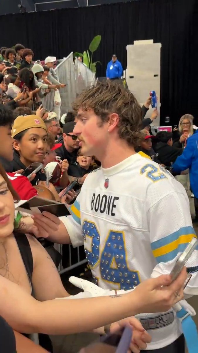 Big crowd for Benson Boone ✍️ SB LX Flag Football Game — 10pm ET on NFL @youtube: