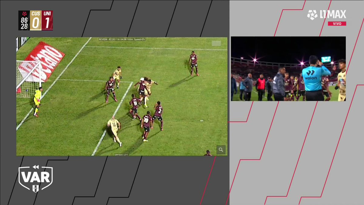 Riveros no sólo es un bruto en los exámenes, sino también en salir a cortar. Salta y le da un puñetazo al jugador de Cusco, bien el VAR por cobrar la falta. Las gallinas lloran porque es la primera vez que hacen justicia desde el VAR.