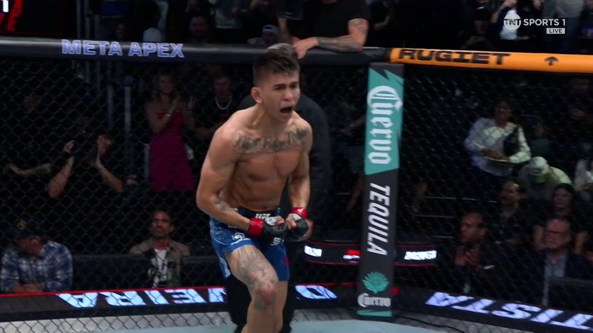 ONE OF THE SLICKEST FINISHES YOU'LL SEE 😭 Mario Bautista has defeated Vinicius Oliveira in the main event! #UFCVegas113 | LIVE on TNT Sports & discovery+