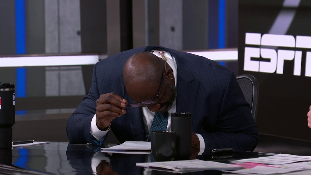 Shaq is really locked in on those notes 😂