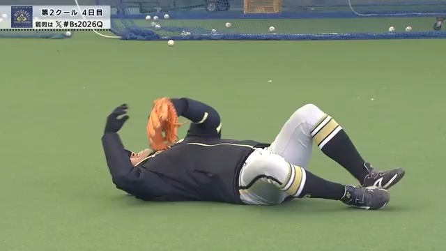 オリックス #中川圭太 選手が #宗佑磨 選手をロックオン⁉👀 #頓宮裕真 コーチ!?による #安達了一 コーチの特訓⁉😂 #Bs2026 👇ライブ配信はこちら