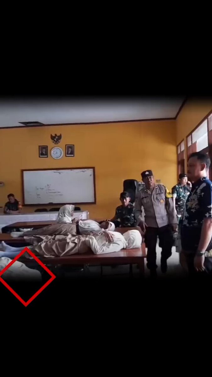 Anaknya keracunan, bokap nyokap BPJSnya dicabut. Duh.....lengkap sudah .🥺