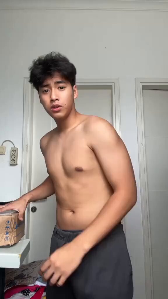 Noel Londok shirtless on tiktok dance. #selebwatch