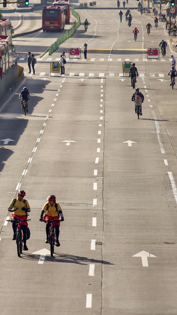 🇨🇴 | La capital de Colombia, Bogotá, celebró anualmente un día sin automóviles, prohibiendo los vehículos privados en una de las ciudades más congestionadas del mundo.