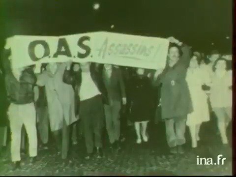 Il y a soixante-quatre ans jour pour jour, le 08 février 1962, au métro Charonne, les violences policières font 9 morts à l'issue d'une manifestation pour la paix en #Algérie. #histoire