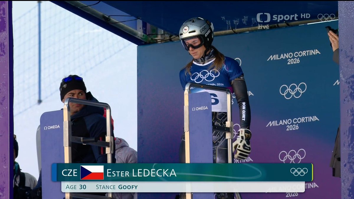 🗣 "Při jízdách Ester Ledecké nikdo nezůstává tichý." Obhájkyně titulu svištěla 🏂⚡ na svahu a zapsala nejrychlejší čas v 1. kole kvalifikace paralelního obřího slalomu. Zuzana Maděrová je po úvodní jízdě druhá. 👏 Přímý přenos sledujte na ČT sport. 📺