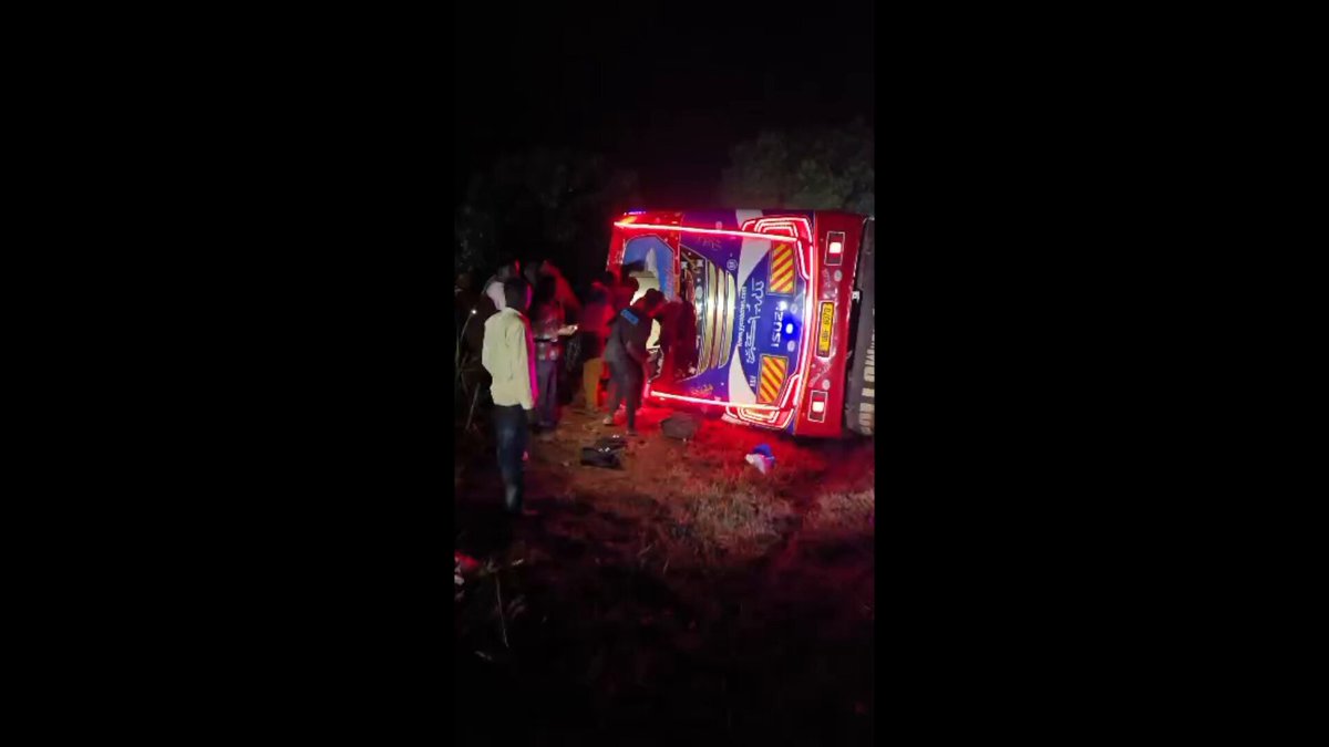 ⚠️Viewer discretion is advised as some images from the scene may be graphic. Seven people were injured in a single-vehicle accident on Saturday, 7th February, at around 10:30pm at Kakinzi Village along the Kampala-Gulu Highway. A bus owned by YY Coaches Company driving from Kampala toward Gulu collided with a stationary trailer. While attempting to dodge the trailer amid oncoming traffic from the Gulu side, the driver lost control, causing the bus to overturn and crash into the trailer. Victims were rushed to Kasana Luwero Main Hospital, and police investigations are ongoing. #NTVNews 📹Courtesy video