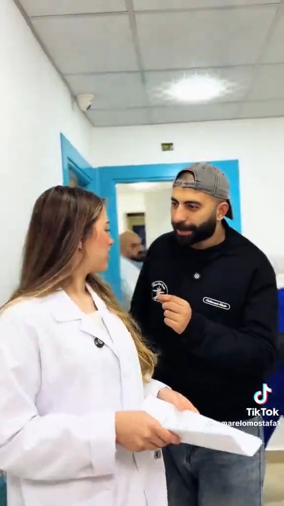 ده فيديو البلوجر عمر مصطفى اللي كان سبب بلاغ نقابة التمريض ضده هل انتوا شايفين إنه فعلا أهان مهنة الطب والتمريض ولا الفيديو كله مجرد ضحك وهزار!!