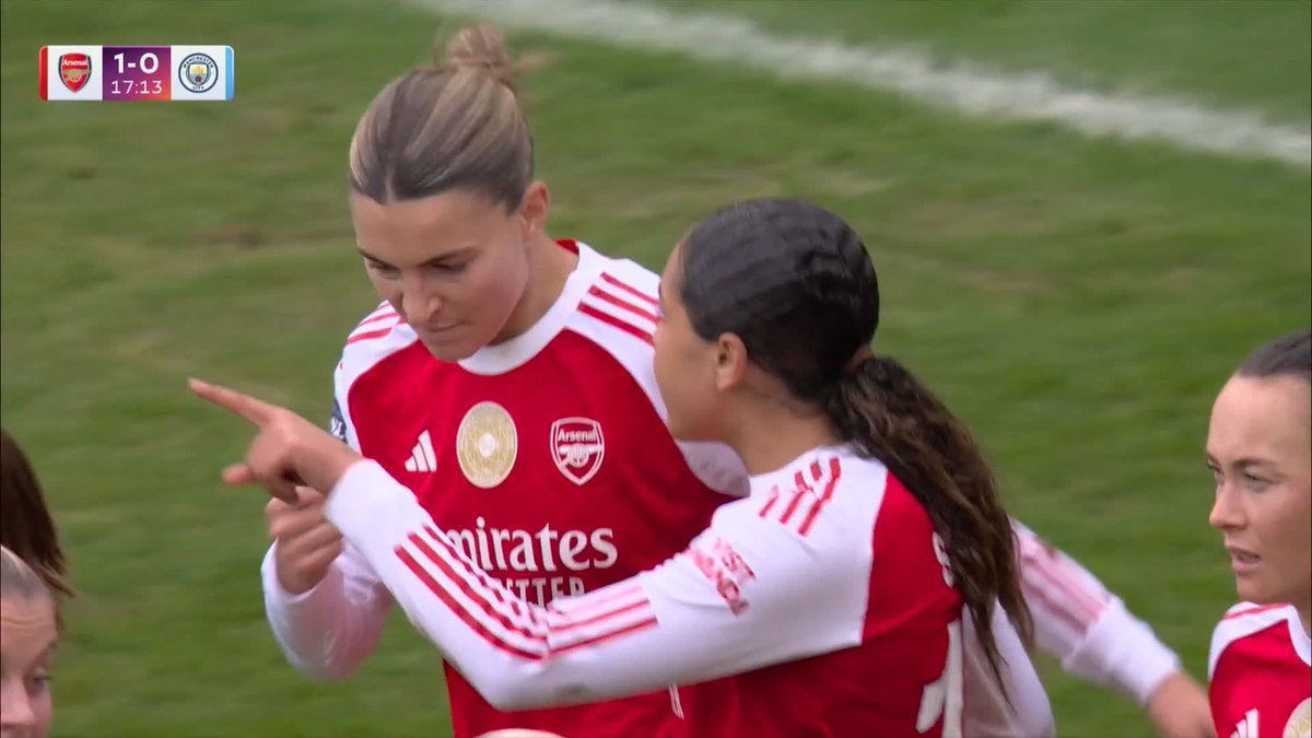 "It's Olivia Smith" 🔥 A stunning pass from Mariona Caldentey 👏