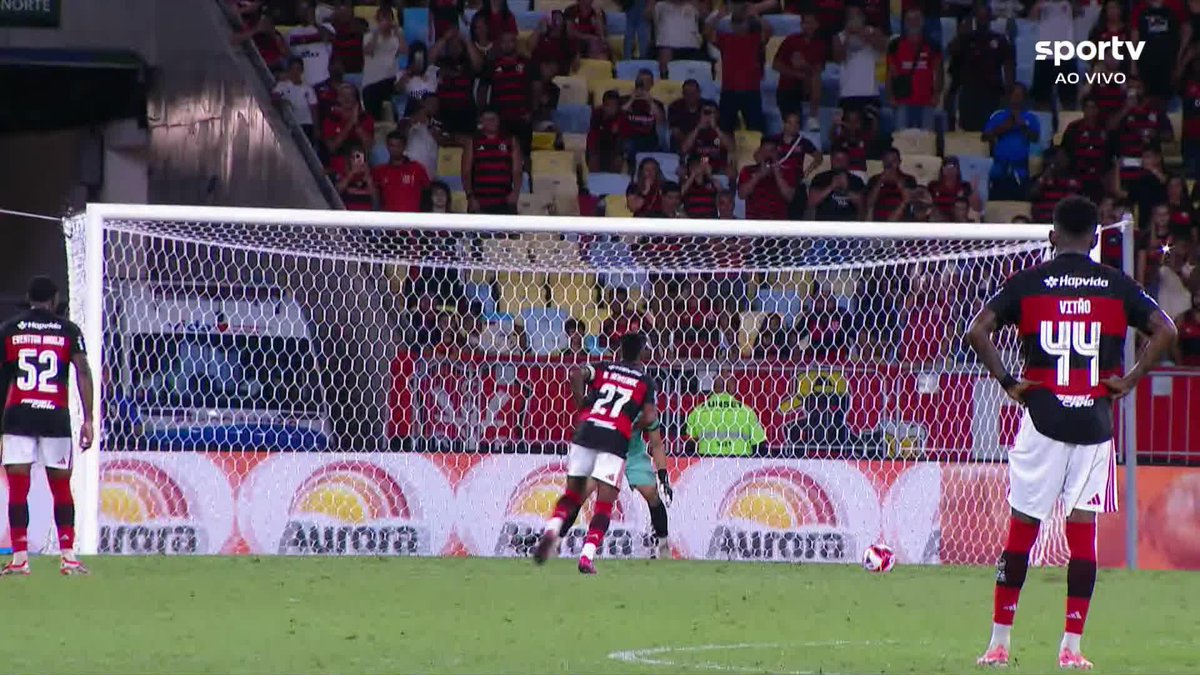 Sobre o pênalti com 2 toques do Bruno Henrique: — A Regra mudou e foi cumprida corretamente — Eu não concordo com essa Regra atual — Se fosse para fora, o pênalti seria considerado perdido.