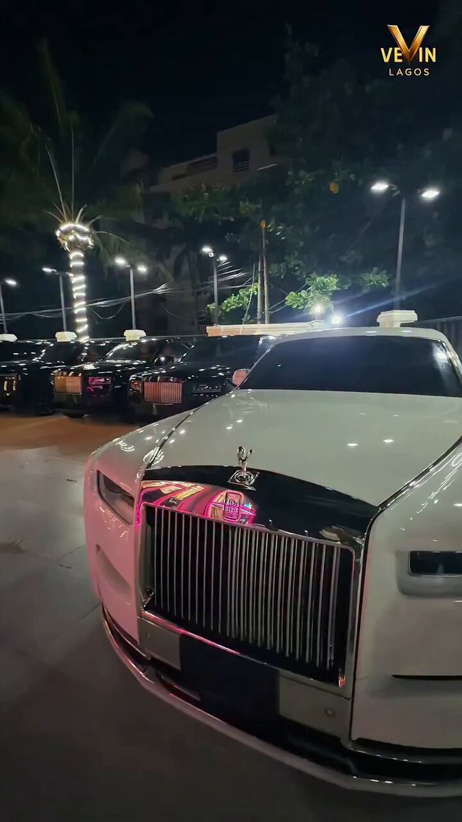 This is a club in Lagos, abeg if i carry muscle or corolla come here say I wan come club too, shey dem go allow me park inside the compound like this 👀?