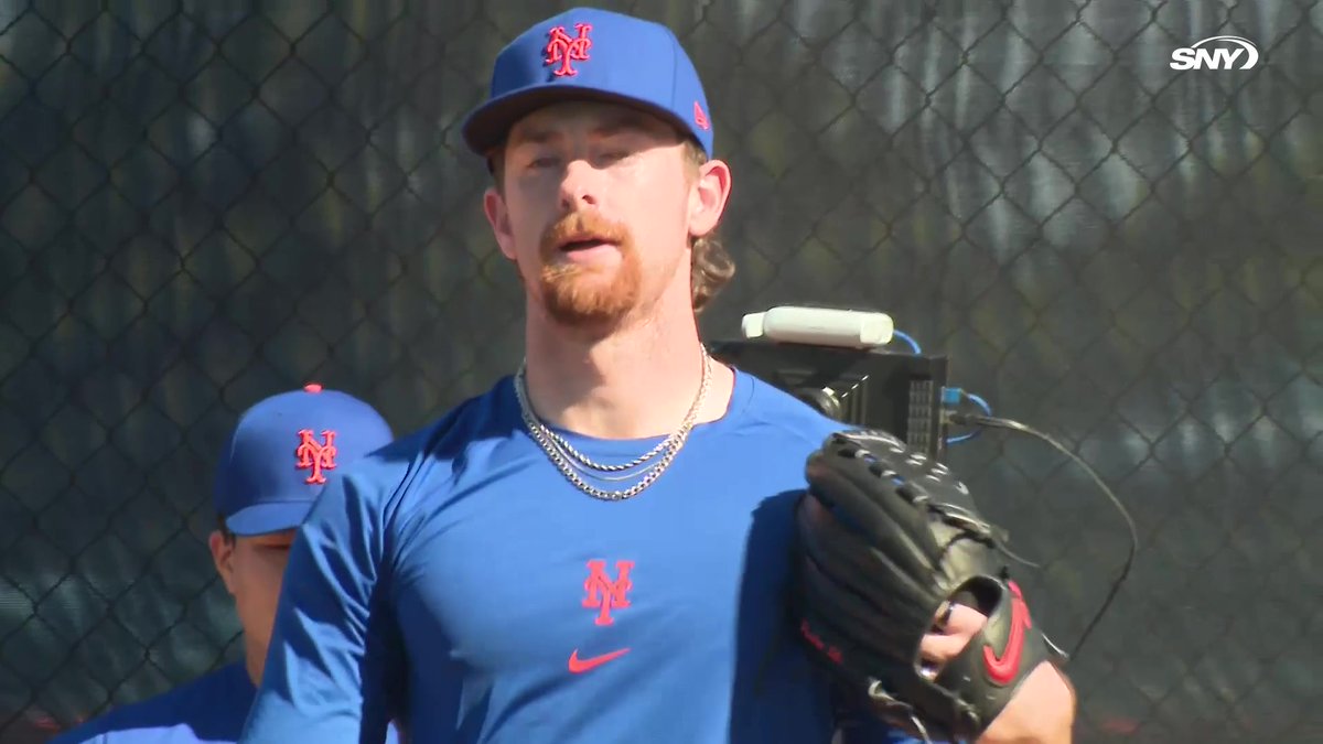 Nolan McLean tosses a bullpen with Kodai Senga watching on