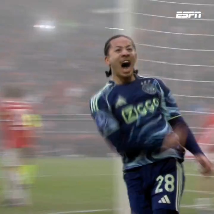 Kian Fitz-Jim redt in blessuretijd een punt voor Ajax in Alkmaar! 😱 #azaja