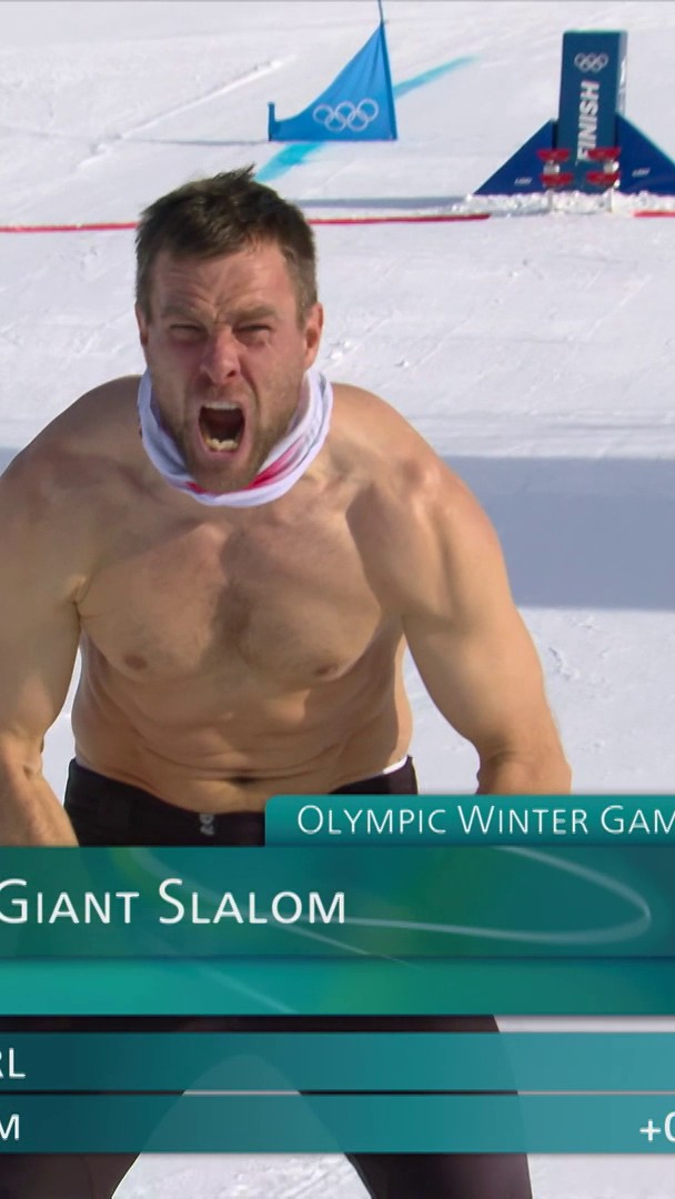Benjamin Karl luce musculitos 🙈 El austriaco, a sus 40 años, revalida el oro olímpico de snowboard en eslalon gigante paralelo y se vuelve completamente loco. #MilanoCortina2026