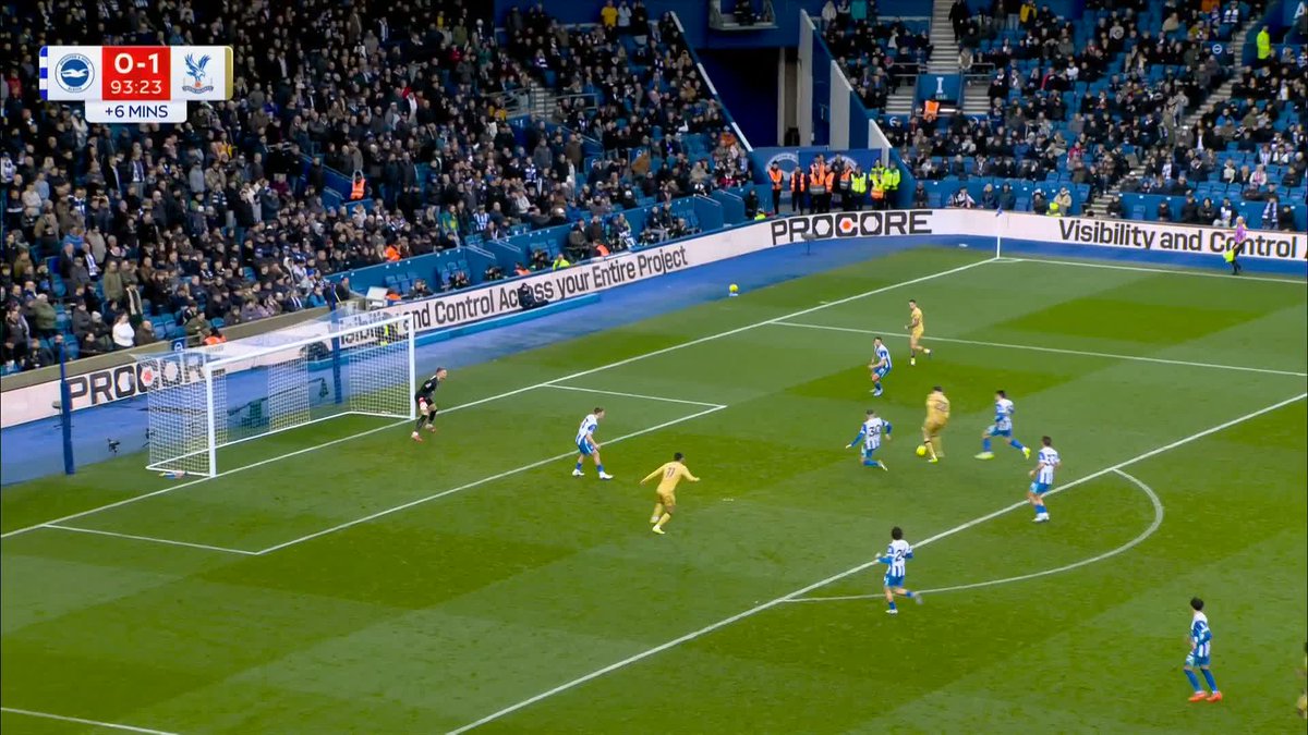Jørgen Strand Larsen so close to a debut goal for Crystal Palace! 🤏
