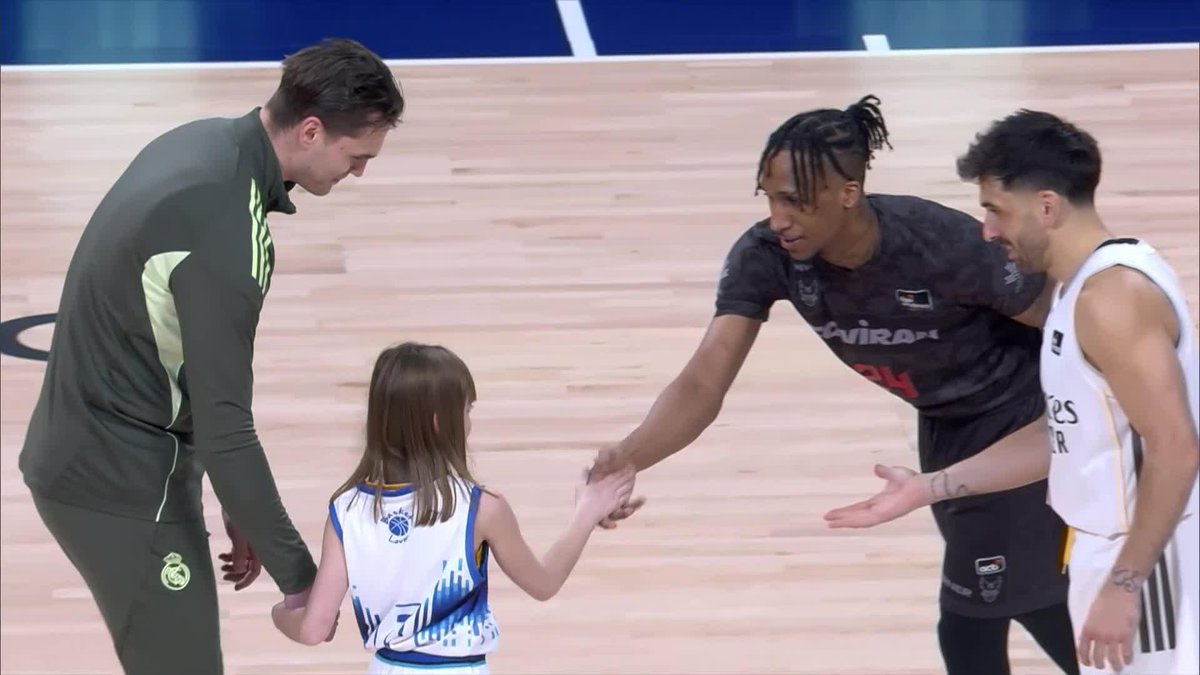 ❤️ ¡Qué momento tan especial para Carla! Junto a Mario Hezonja y gracias a Endesa Basket Lover ha podido vivir un momento inolvidable en la #LigaEndesa ✨ 𝐁𝐚𝐥𝐨𝐧𝐜𝐞𝐬𝐭𝐨 𝐩𝐚𝐫𝐚 𝐭𝐨𝐝𝐨𝐬 💙 📺 DAZN España