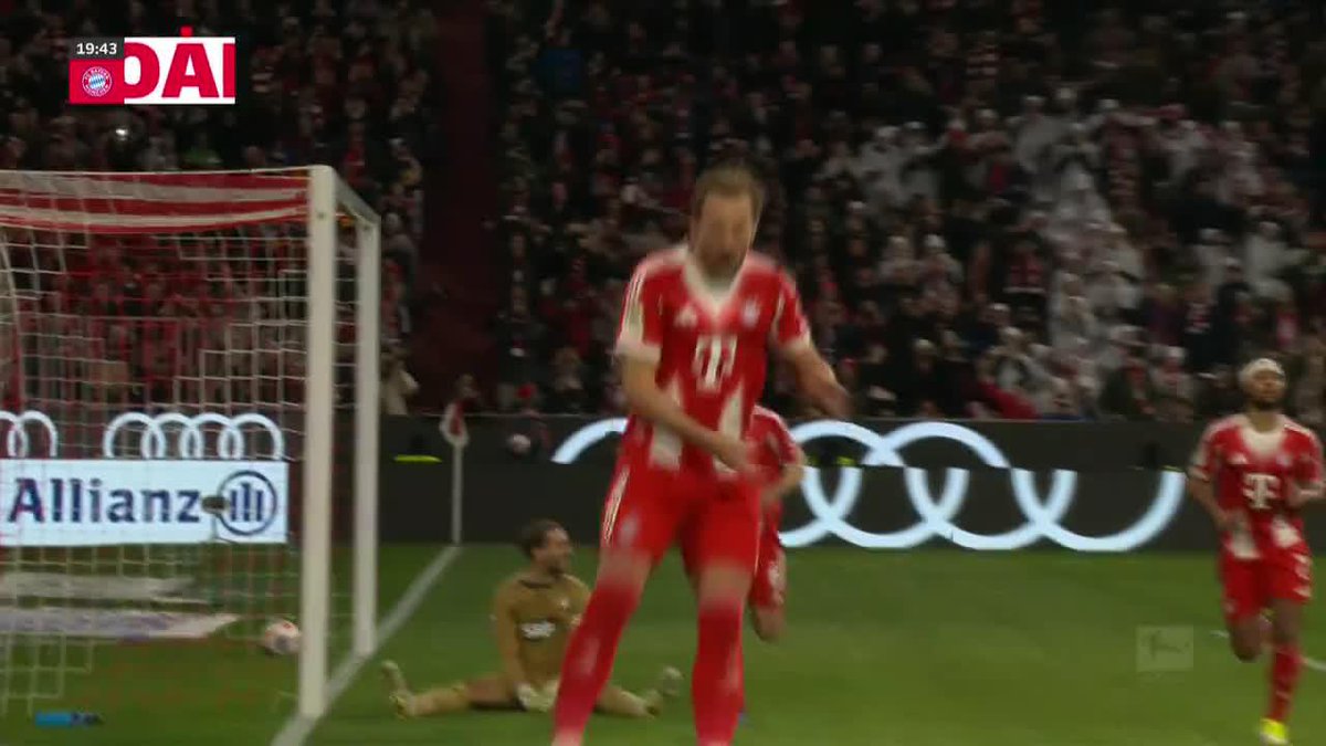 Harry Kane converts from the spot to put Bayern Munich in the lead! 🔥