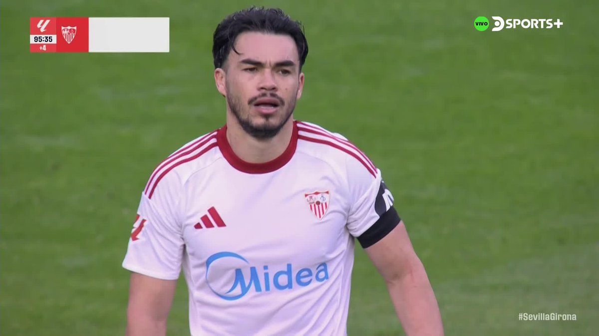 INCREรBLE FINAL, A LA SIGUIENTE JUGADA DEL EMPATE, ยกPENAL PARA GIRONA! El chileno Gabriel Suazo derribรณ a Ivรกn Martรญn en el รกrea. El uruguayo Cristhian Stuani entrรณ para patearlo. #LaLigaEnDSPORTS | #SevillaGirona