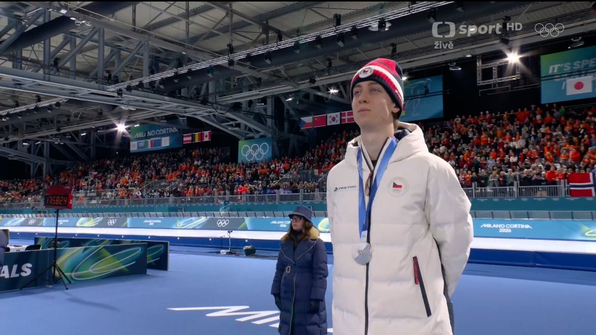 Vyčerpaný, ale bezesporu šťastný. Metoděj Jílek ⛸️ už má svou stříbrnou olympijskou medaili na krku! 🥈 Více 👉