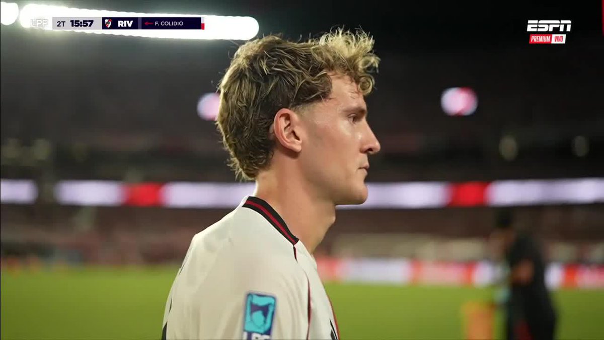 Nunca en mi vida vi que un jugador de River sea tan chiflado en el Monumental. Colidio salió de la cancha puteado como si fuese Benedetto, Paredes o un jugador de boca. La gente se cansó de la displicencia y la falta de respeto a River de este tipo.